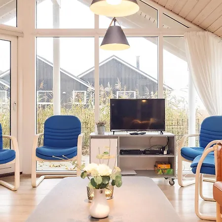 Five-bedroom In Holiday home *